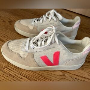 Veja Tennis Shoes W9
